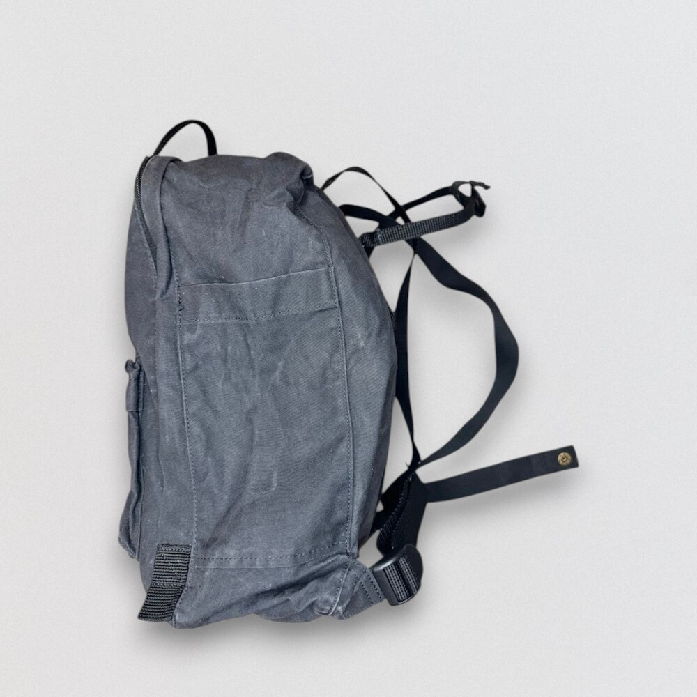 Black Everyday Laptop Travel Backpack 16L - Picture 8 of 9